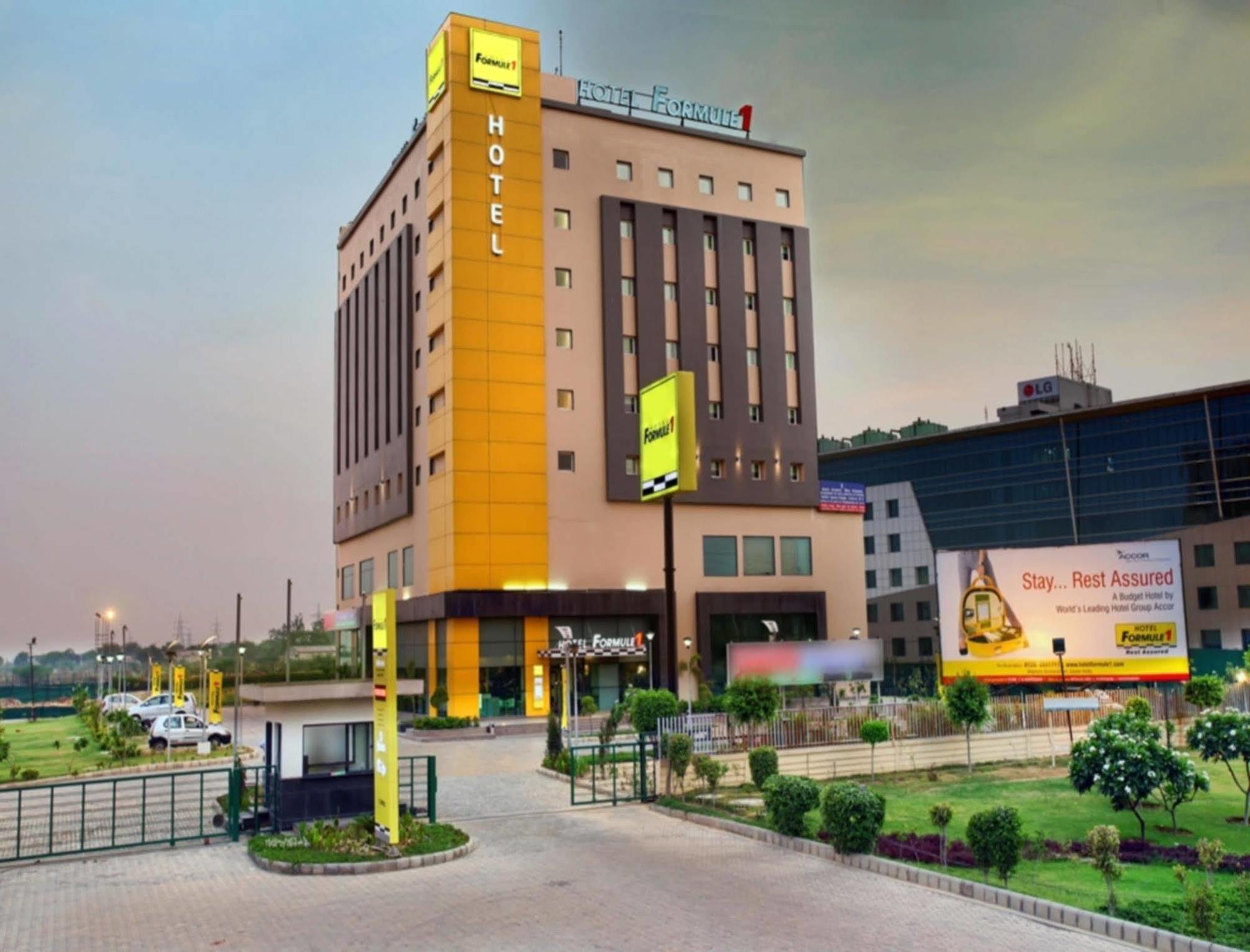 Hotel Caspia Pro Greater Noida Exterior photo